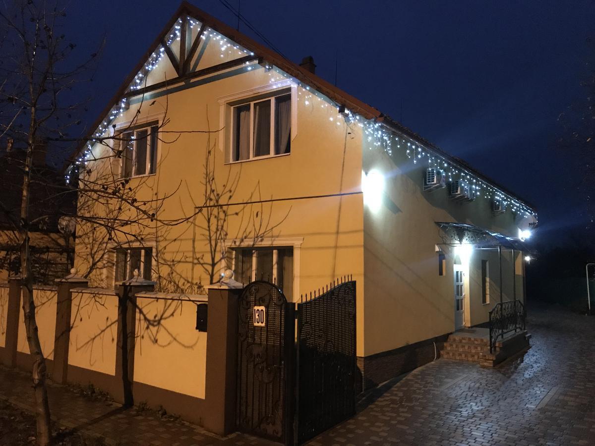Міні Готель Вілла Вікторія Берегово Екстериор снимка