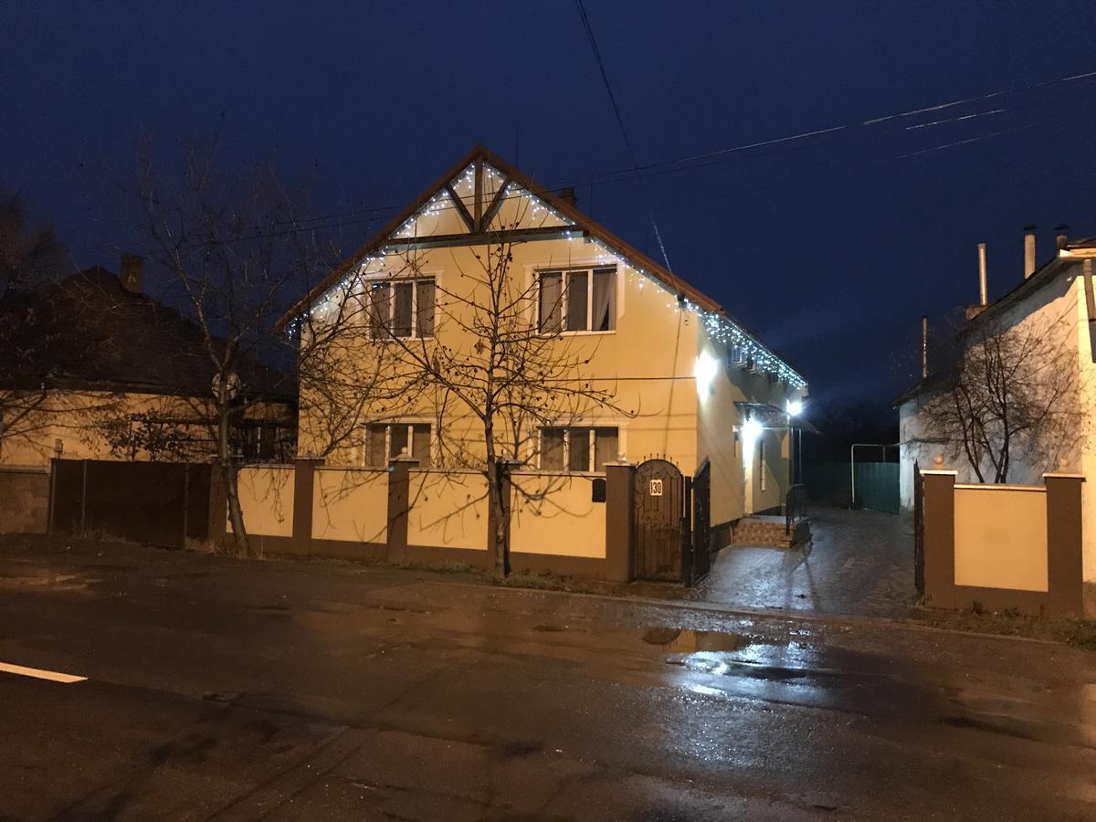 Міні Готель Вілла Вікторія Берегово Екстериор снимка